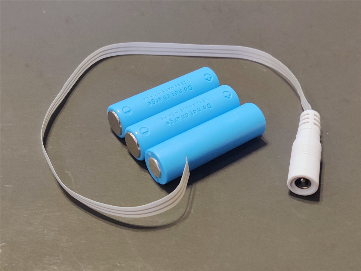 3 x AA Battery Eliminator Kit (White)